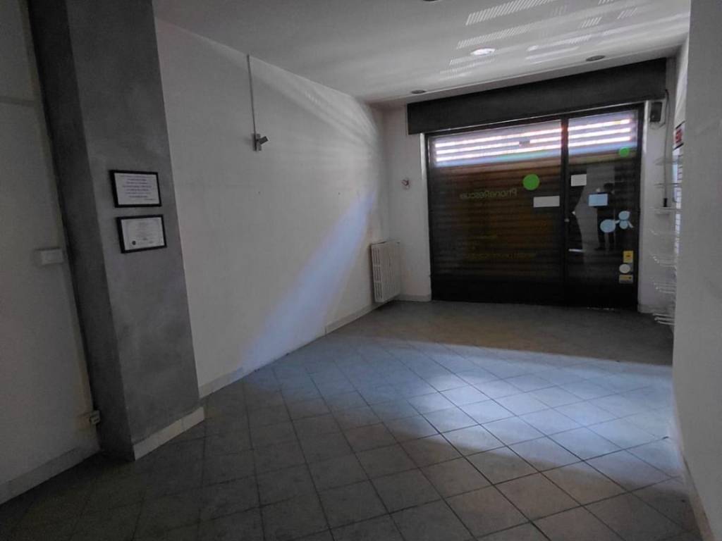negozio in vendita ad Asti