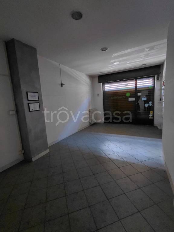 negozio in vendita ad Asti