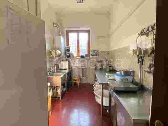 negozio in vendita ad Asti in zona Pilone