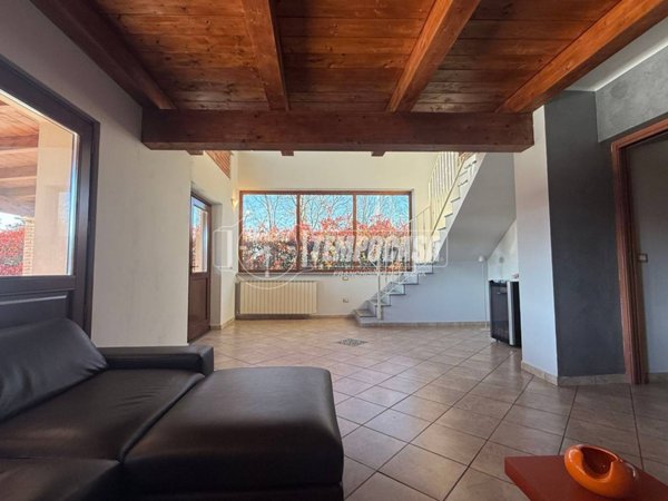 casa indipendente in vendita ad Asti in zona Quarto