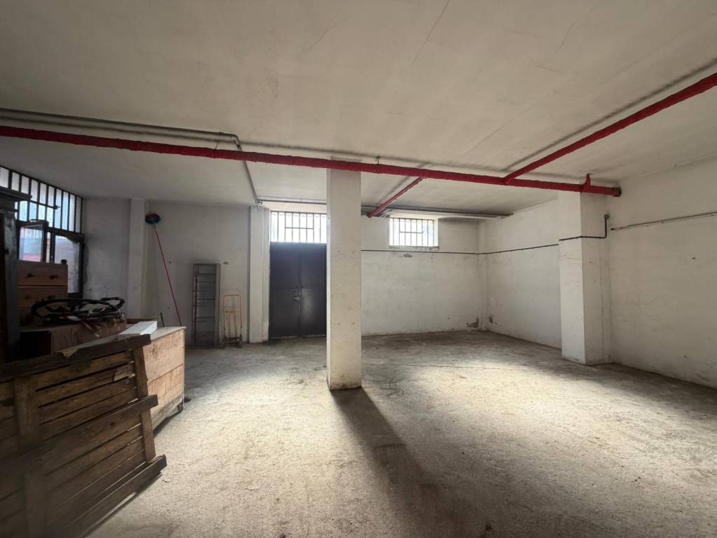 locale commerciale in vendita ad Asti in zona Bramairate