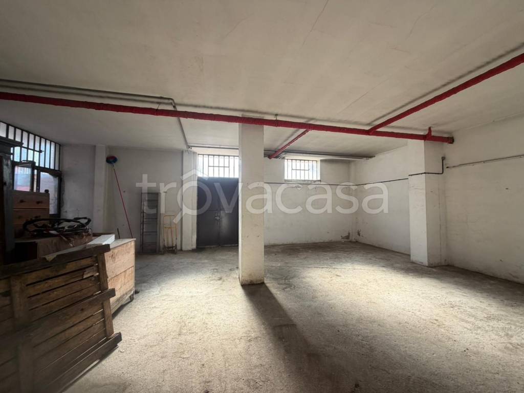 locale commerciale in vendita ad Asti