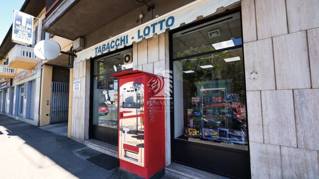 negozio in vendita ad Asti