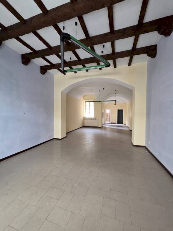 locale commerciale in vendita ad Asti