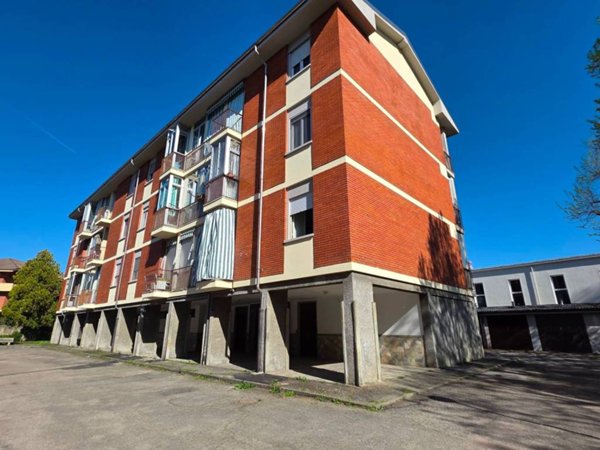 appartamento in vendita ad Asti in zona Bramairate