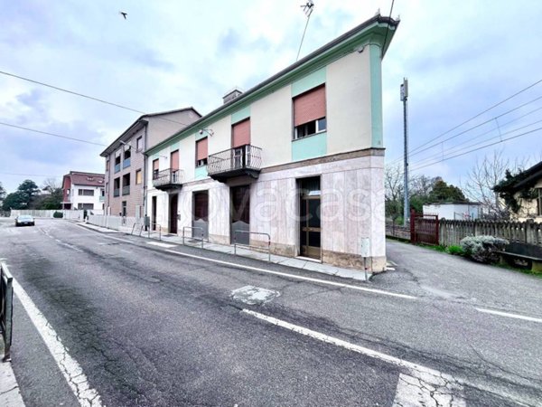 casa indipendente in vendita ad Asti in zona Torrazzo
