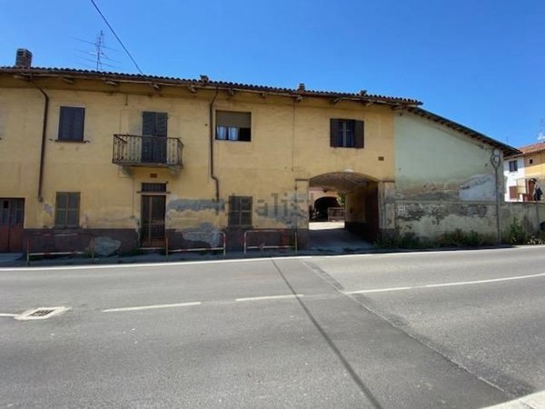 casa indipendente in vendita ad Asti in zona Quarto