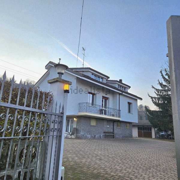 casa indipendente in vendita ad Asti in zona Centro Città