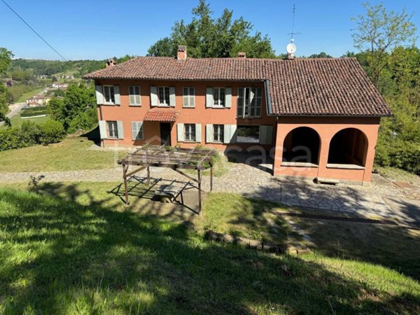 casa indipendente in vendita ad Asti in zona Valmanera
