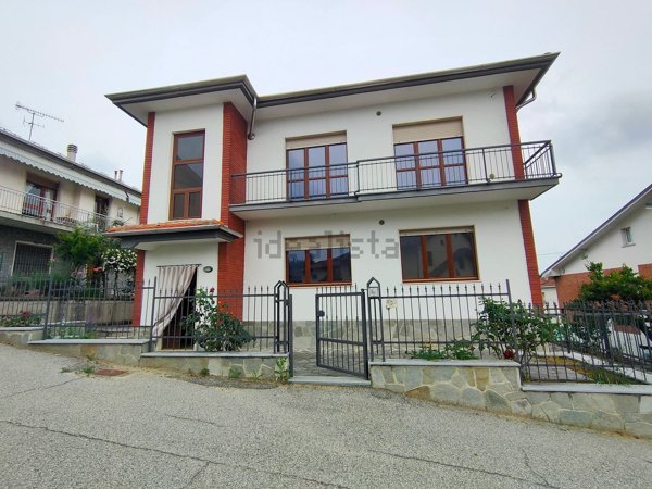 casa indipendente in vendita ad Asti in zona Valgera
