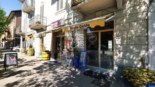 negozio in vendita ad Asti