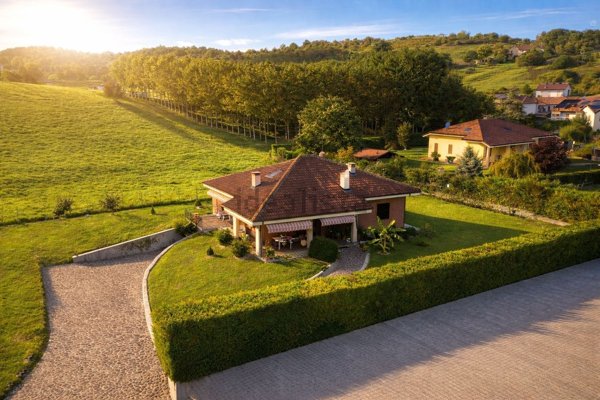 casa indipendente in vendita ad Asti in zona Centro Città