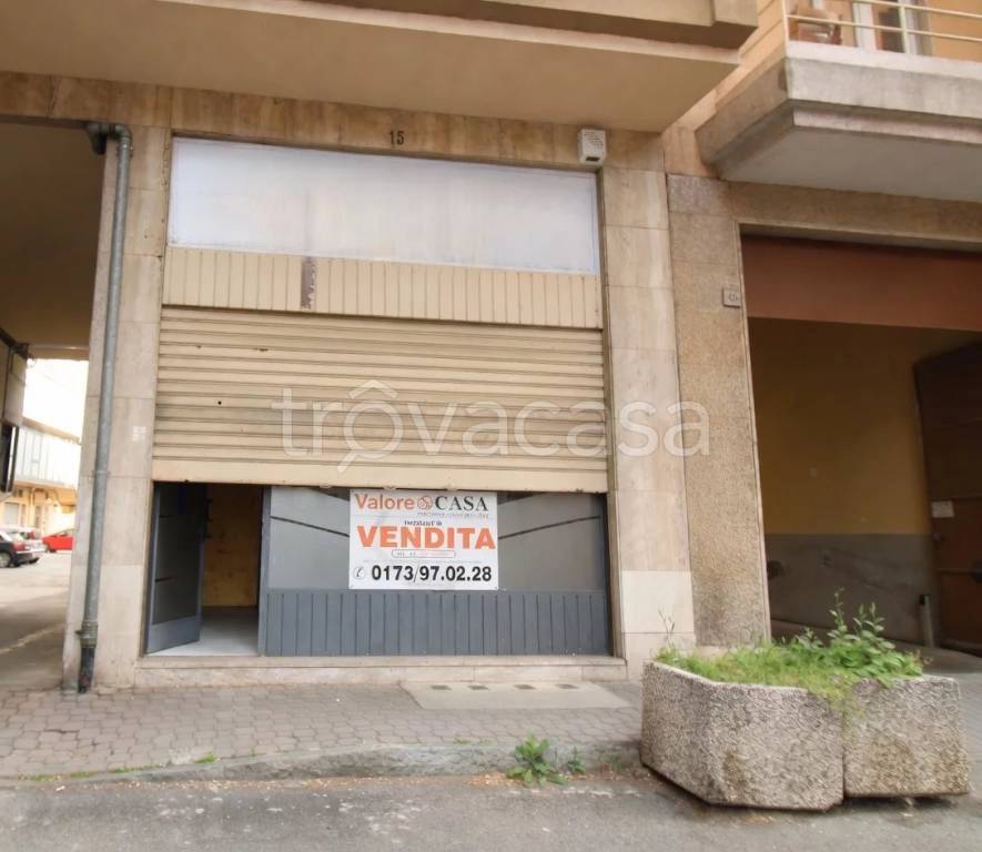 negozio in vendita ad Asti