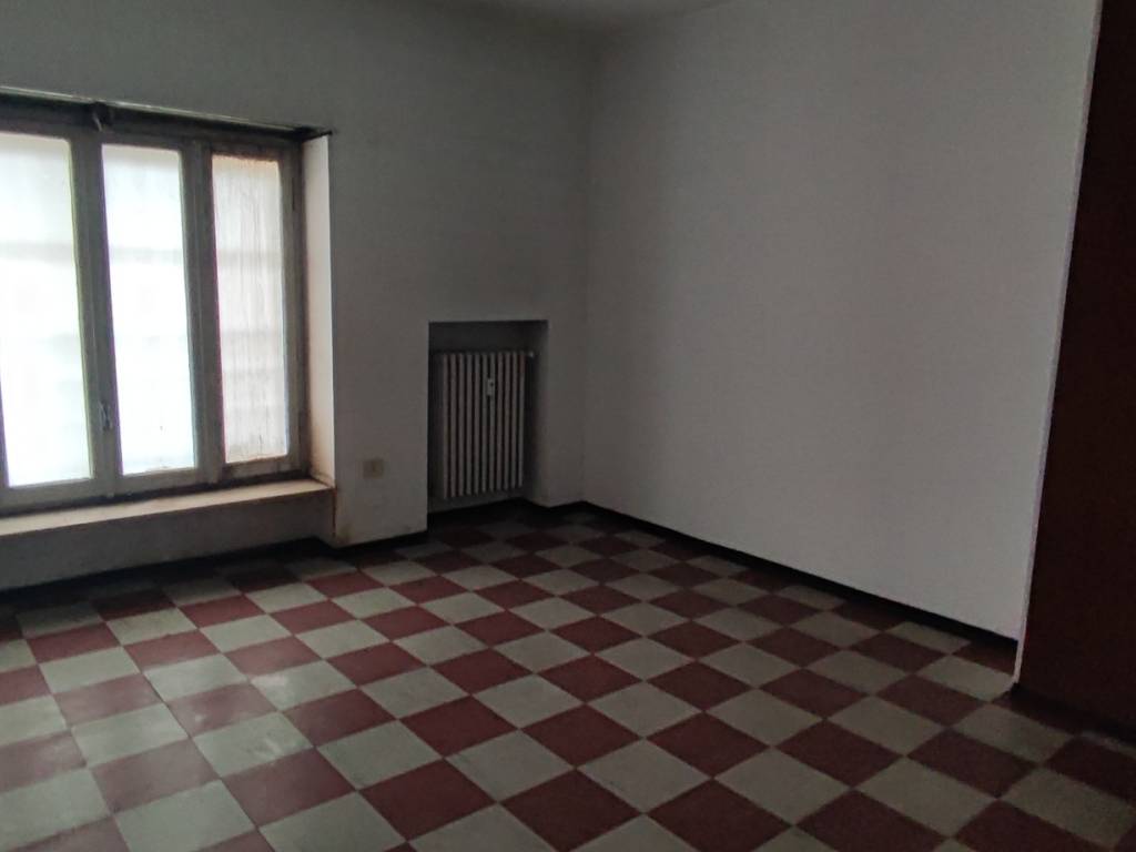 negozio in vendita ad Asti