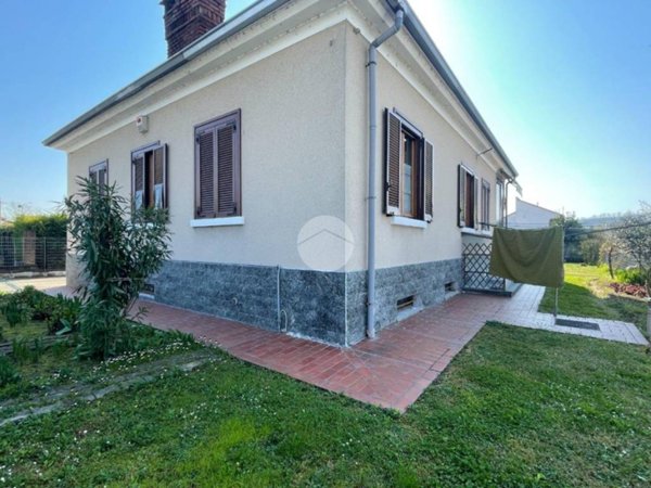 casa indipendente in vendita ad Asti in zona Trincere