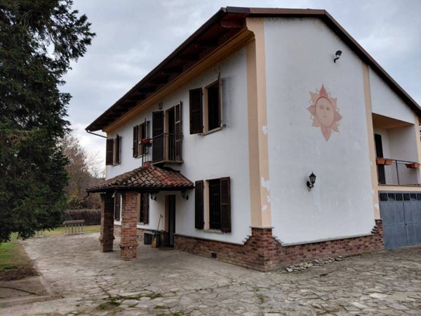 casa indipendente in vendita ad Asti in zona Bramairate