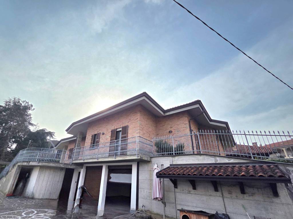 casa indipendente in vendita ad Asti in zona Stazione di Portacomaro