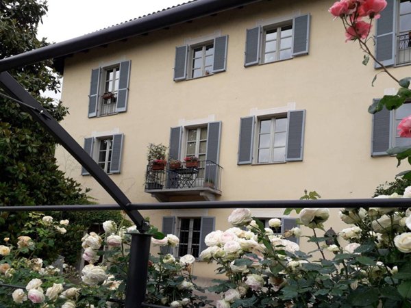 casa indipendente in vendita ad Asti in zona Castiglione