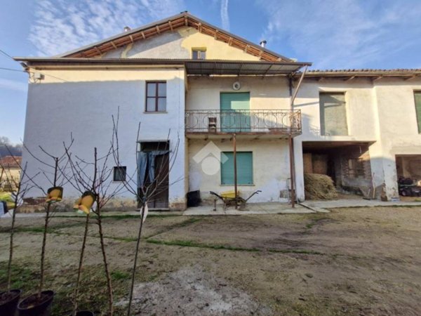 casa indipendente in vendita ad Asti in zona Casabianca