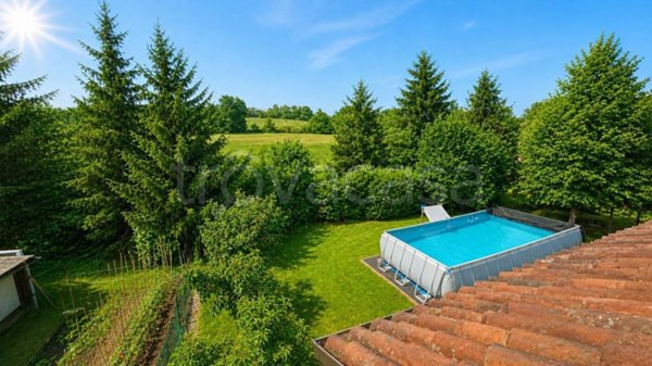casa indipendente in vendita ad Asti in zona Valmanera