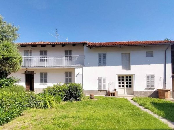 casa indipendente in vendita ad Asti in zona Mombarone