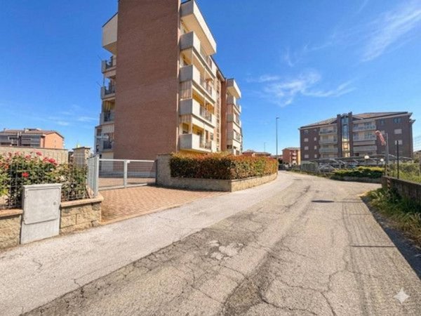 negozio in vendita ad Asti