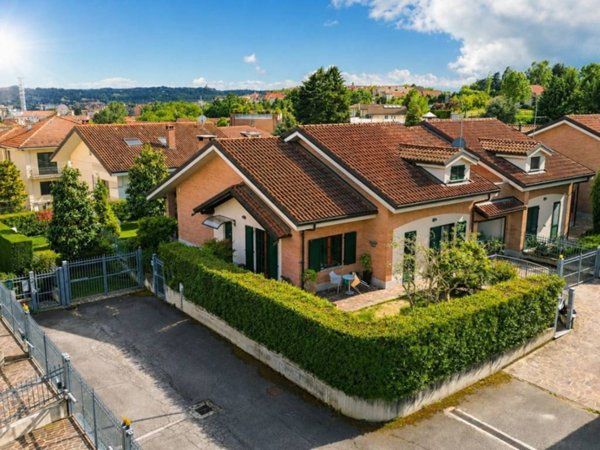 casa indipendente in vendita ad Asti in zona Valgera