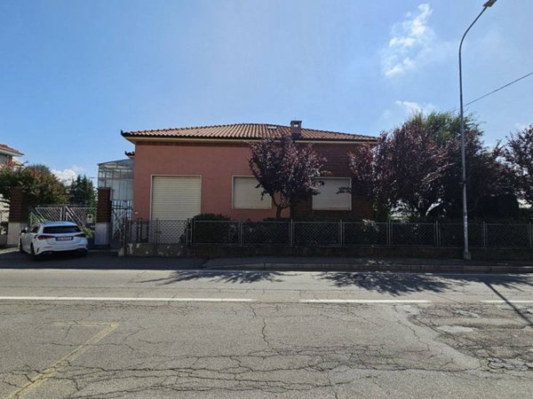 casa indipendente in vendita ad Asti in zona Corso Casale