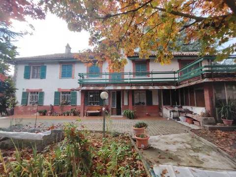 casa indipendente in vendita ad Asti in zona Montemarzo