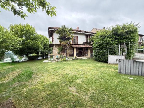 casa indipendente in vendita ad Asti in zona Mombarone