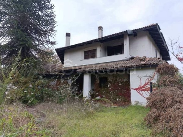 casa indipendente in vendita ad Asti in zona Castiglione