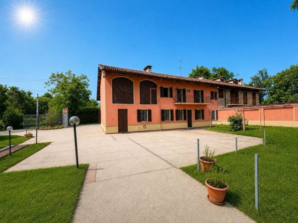 casa indipendente in vendita ad Asti in zona Casabianca