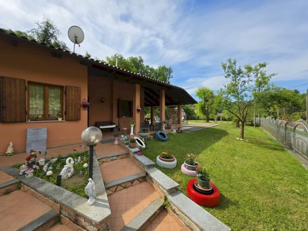 casa indipendente in vendita ad Asti in zona Valenzani