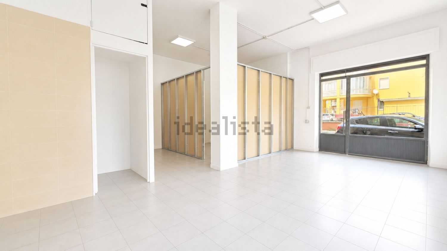 negozio in vendita ad Asti in zona Rioscone
