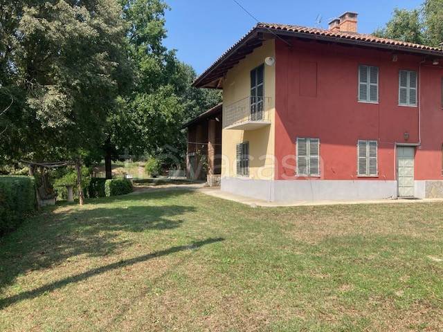 casa indipendente in vendita ad Asti in zona Valmanera