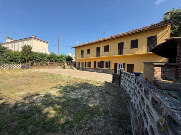 casa indipendente in vendita ad Asti in zona Sessant