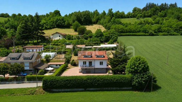 casa indipendente in vendita ad Asti in zona Variglie