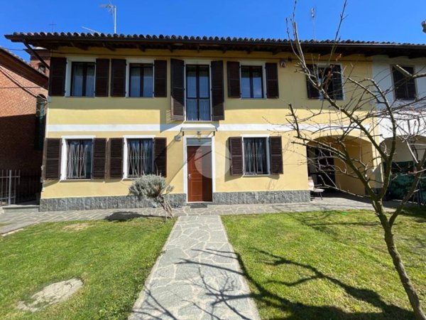 casa semindipendente in vendita ad Asti in zona Revignano
