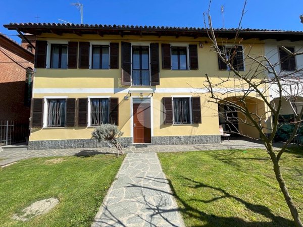 casa semindipendente in vendita ad Asti in zona Revignano