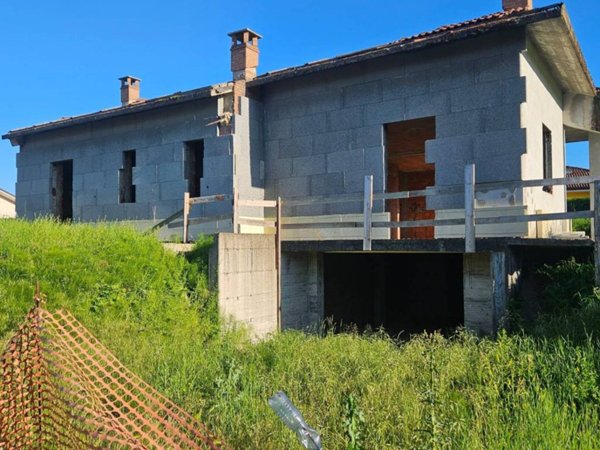casa indipendente in vendita ad Asti in zona Palucco