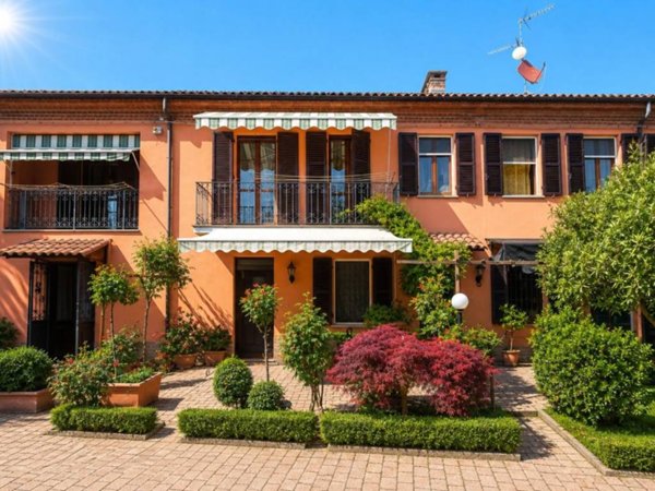 casa indipendente in vendita ad Asti in zona Valmanera