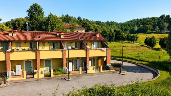 casa indipendente in vendita ad Asti in zona Mombarone
