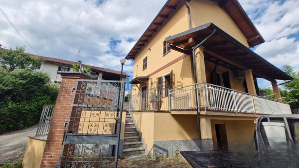 casa indipendente in vendita ad Asti in zona Casabianca