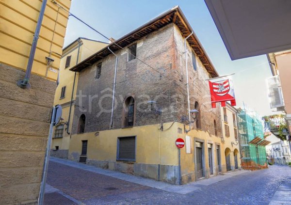 casa indipendente in vendita ad Asti in zona Centro Città