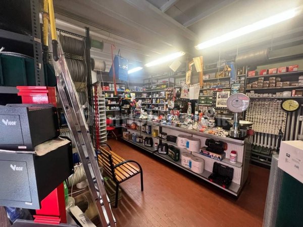 locale commerciale in vendita ad Asti in zona Corso Vittorio Alfieri