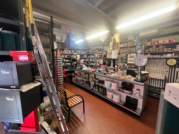 locale commerciale in vendita ad Asti in zona Corso Vittorio Alfieri