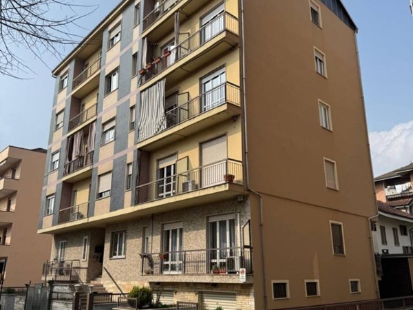 appartamento in vendita ad Asti in zona Bramairate