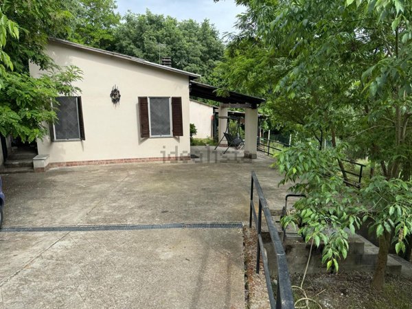 casa indipendente in vendita ad Asti in zona Sessant