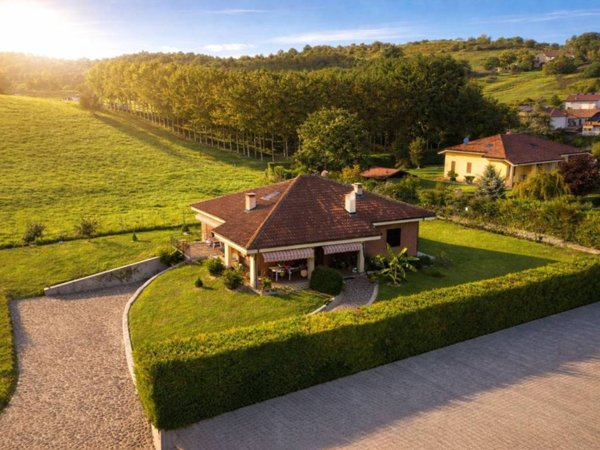casa indipendente in vendita ad Asti in zona Centro Città