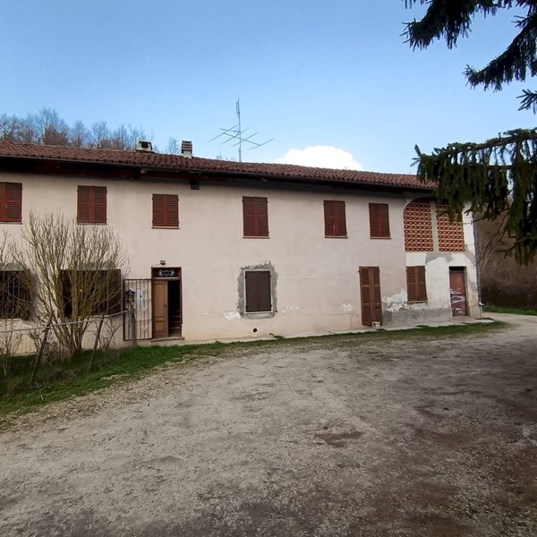casale in vendita ad Asti in zona Castiglione
